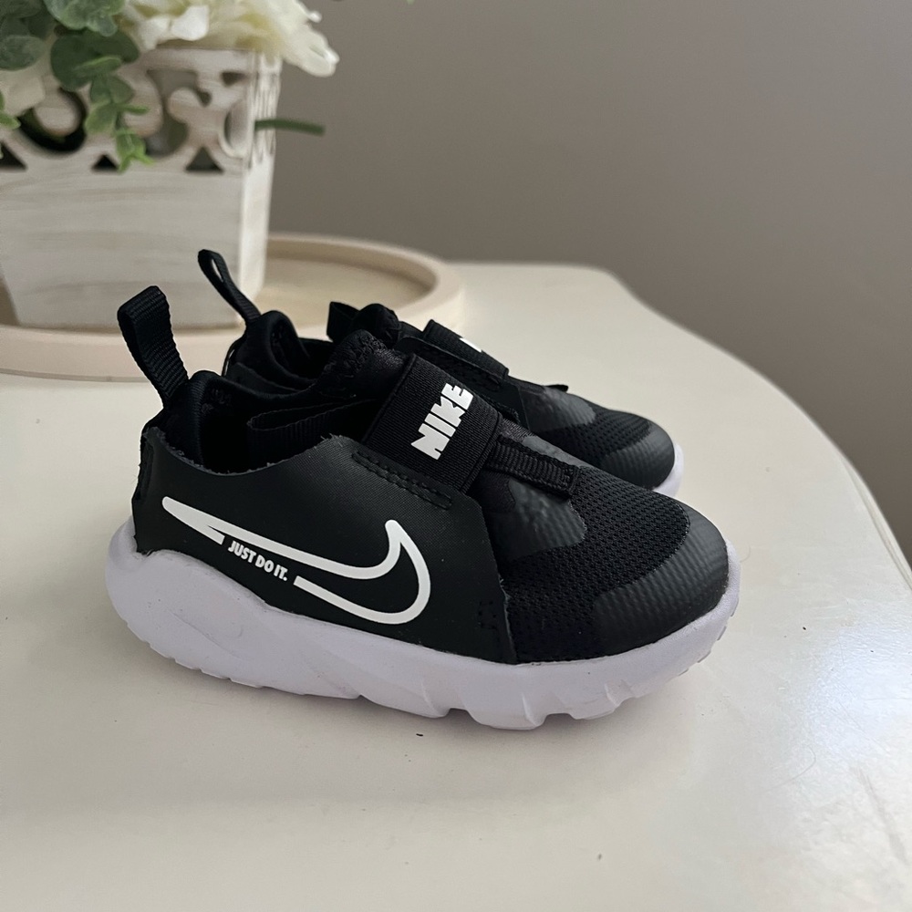 Nike Flex Runner Toddler Black and White Sneakers
